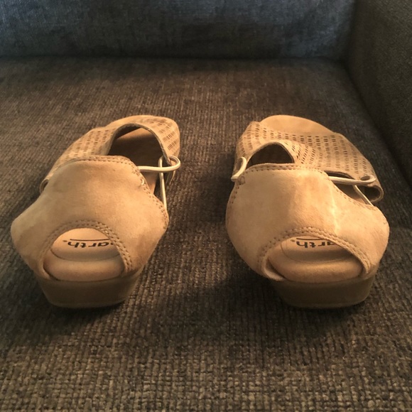 Sandals - Picture 3 of 4